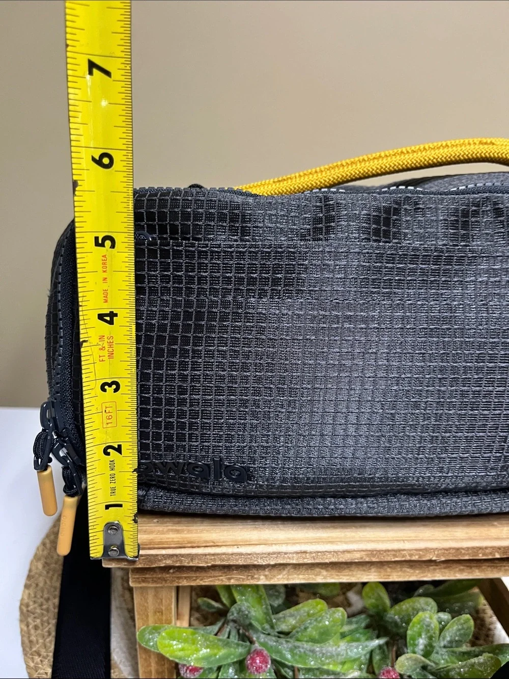 Men’s Awala Crossbody The All-Day Messenger Bag